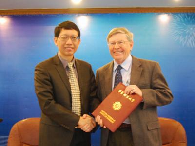 Maurice Brookhart教授受聘动漫a片
客座教授